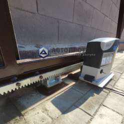 NICE RD400KCE на откатных воротах