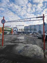 Механический шлагбаум с автоматикой CAME для ограничения проезда грузовых машин на стоянку ТЦ