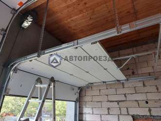 Alutech Prestige 2750х2250 мм. секционные ворота для гаража загородного дома