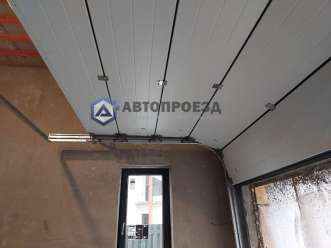 Секционные ворота Alutech для гаража
