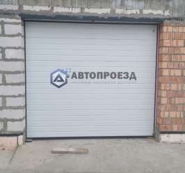Секционные ворота Alutech для гаража