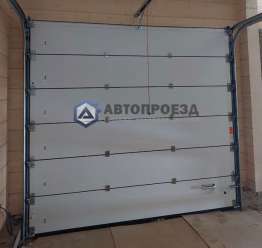Секционные ворота Alutech для гаража