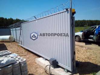 Откатные ворота обшитые профнастилом под ключ