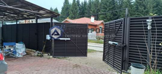 Распашные металлические гаражные ворота 4000x2000 мм.